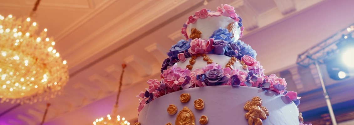 The Art of Cake Decorating: From Classic Elegance to Dazzling Masterpieces